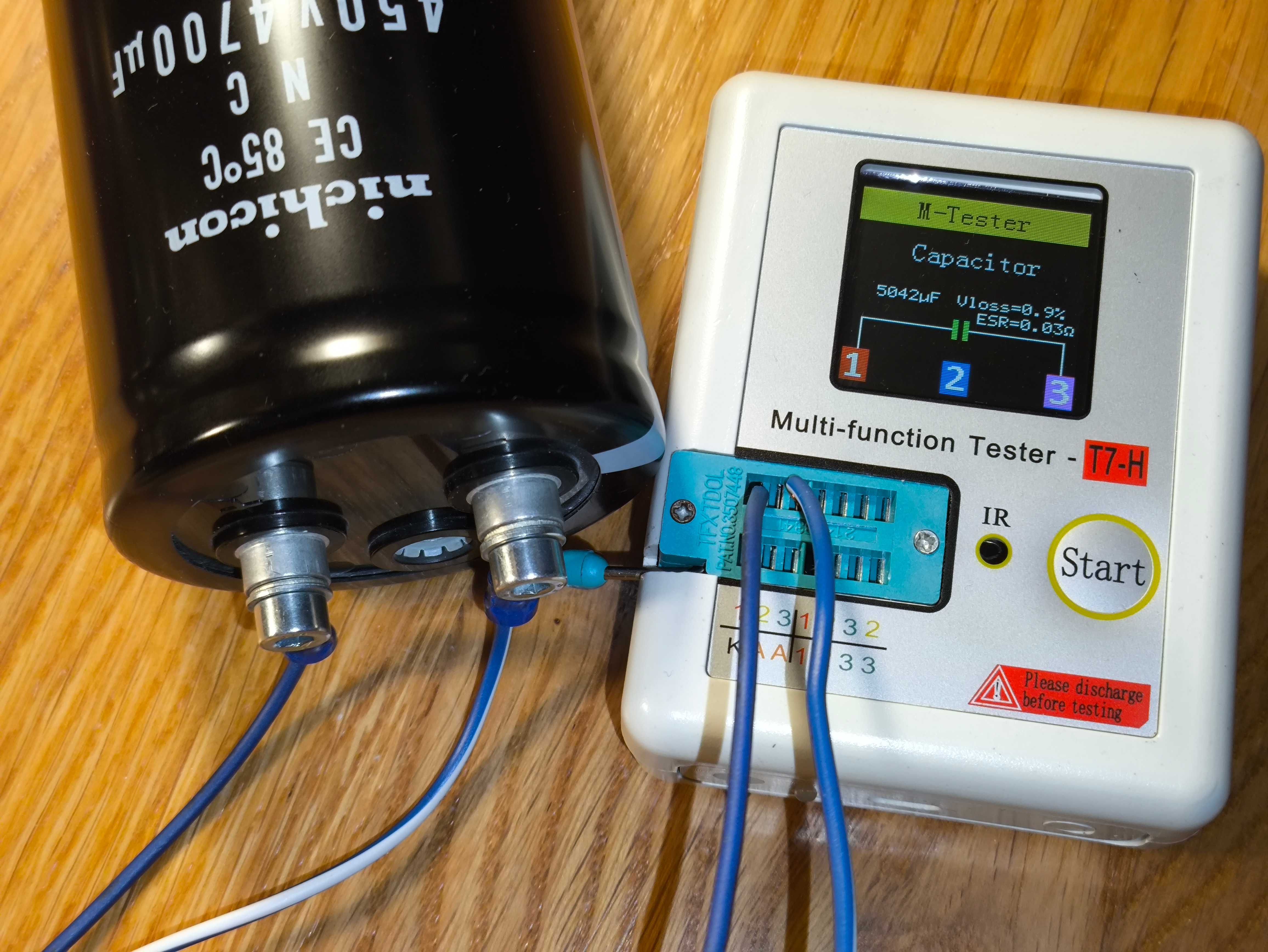 Kondensator elektrolityczny Nichicon NC 4700µF 450V – testowany