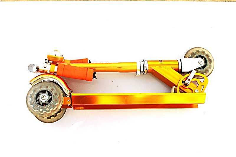 HULAJNOGA trójkołowa dla dzieci SCOOTER  w kolorze złotym  WYPRZEDAŻ