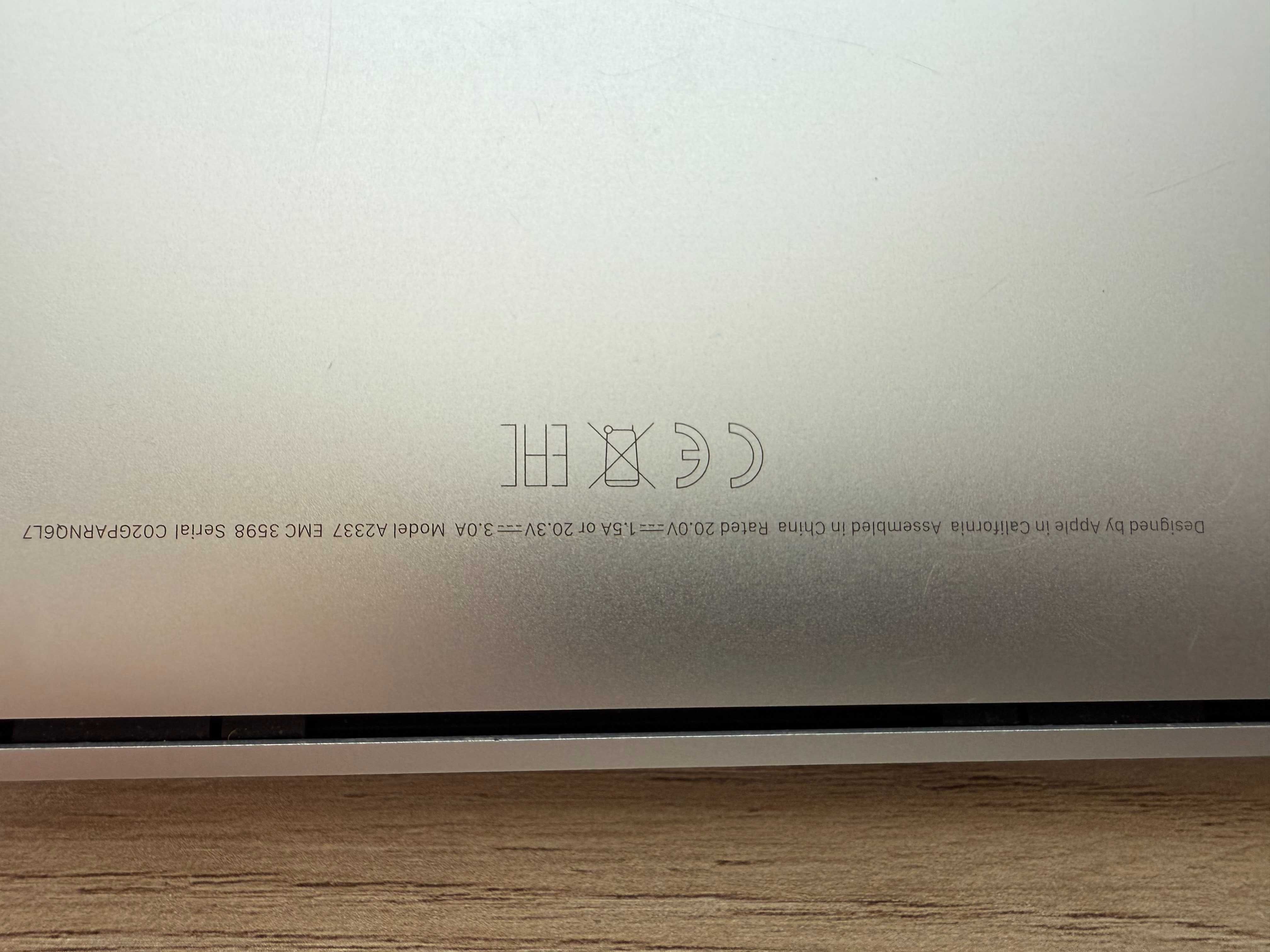 Продам MacBook air m1 2020 (8/256)