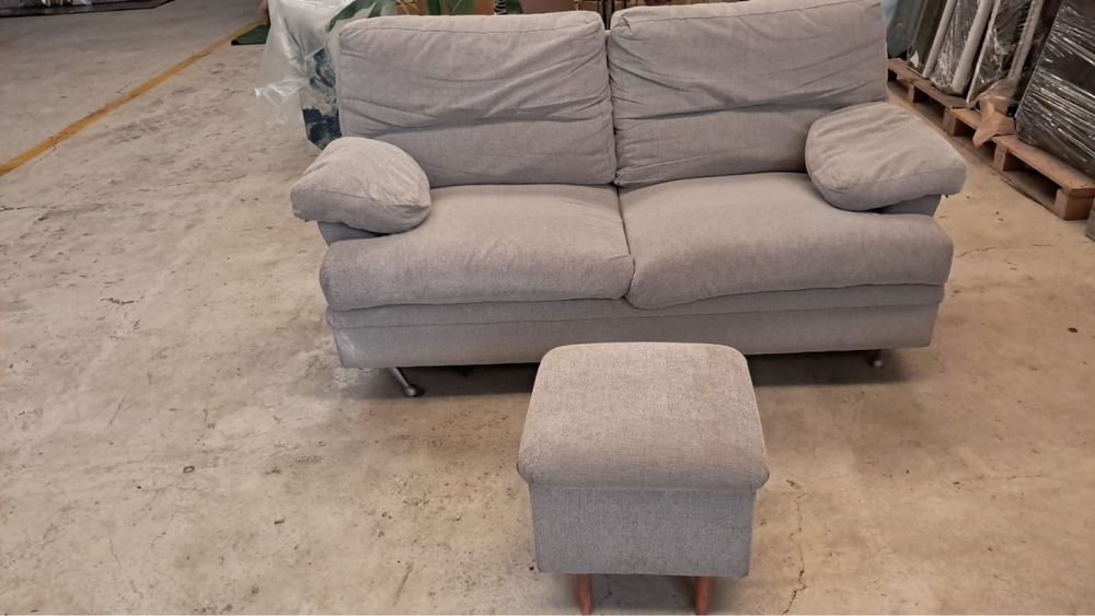 sofa bege com banco bege