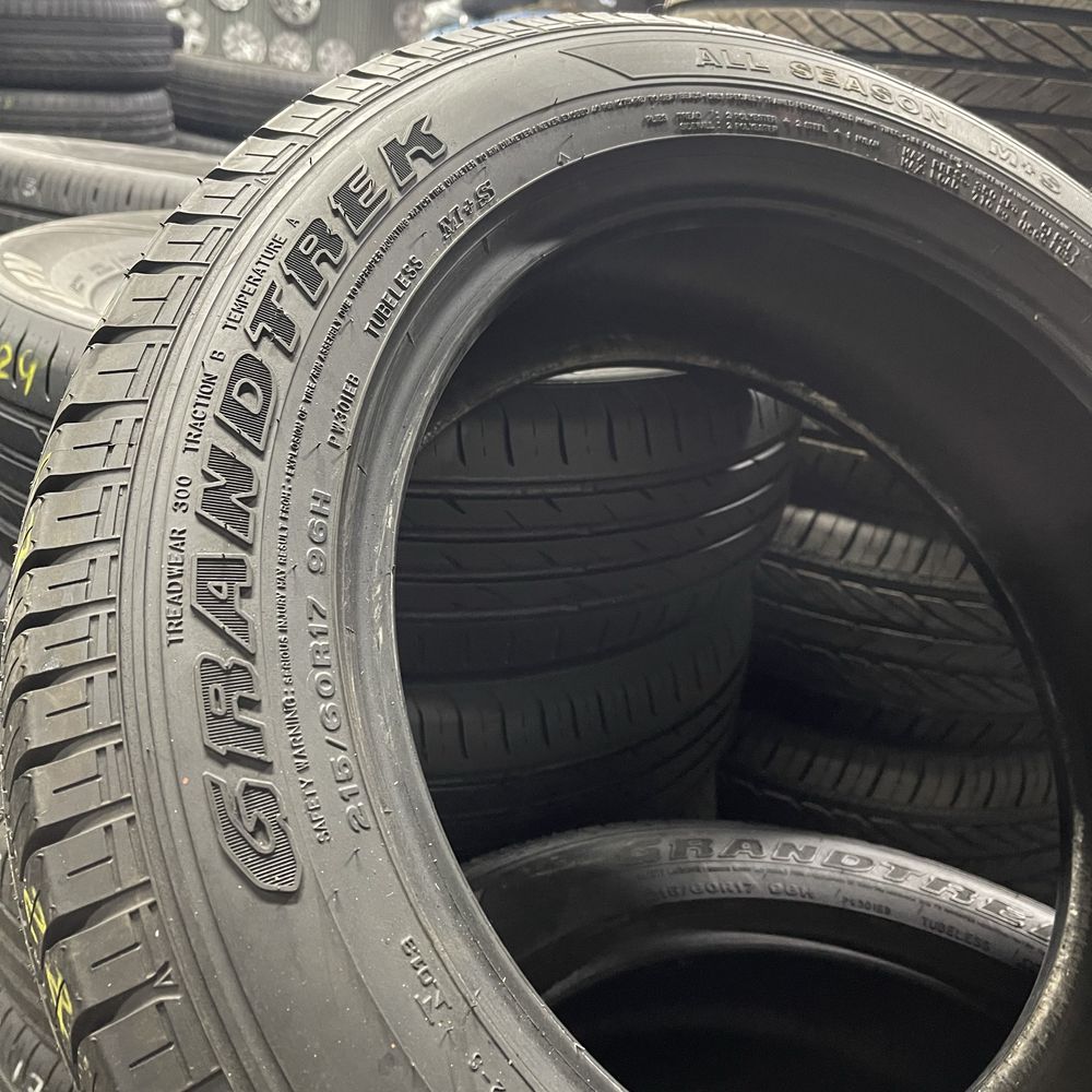 Шини 215/60 r17 Dunlop st20 Grandtrek. Протектор 100%.