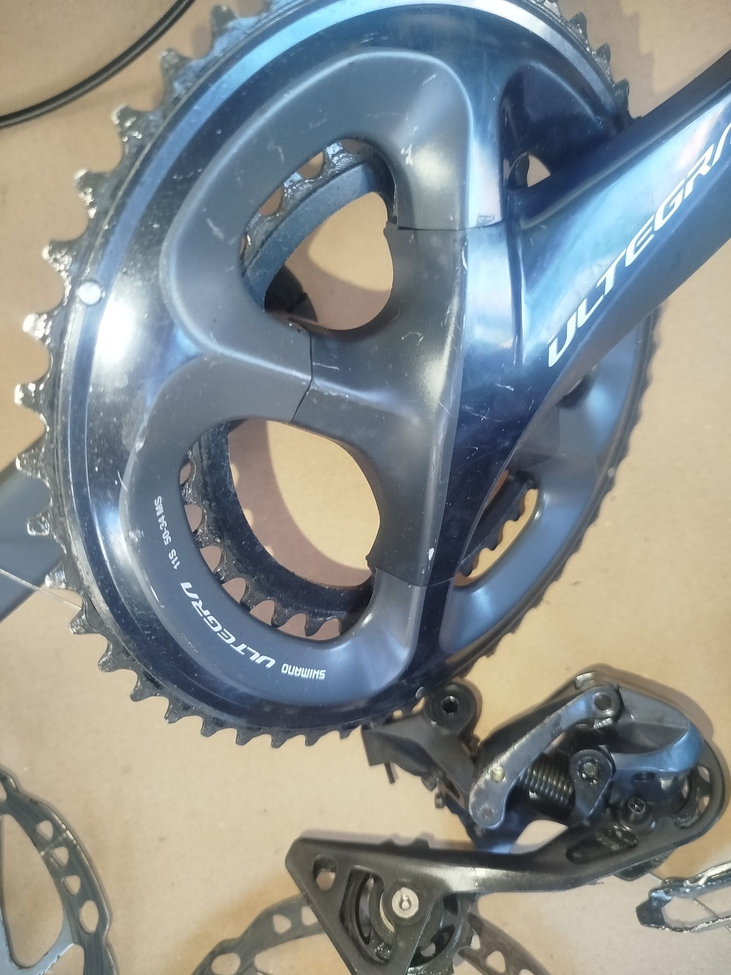 Grupa szosowa Ultegra R8000 2x11 hamulce tarczowe używana