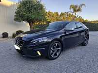 Volvo v40 r design