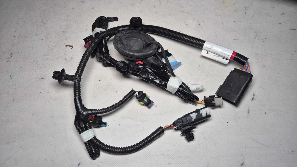 Проводка телевізора Tesla Model Y 2489050-04-C