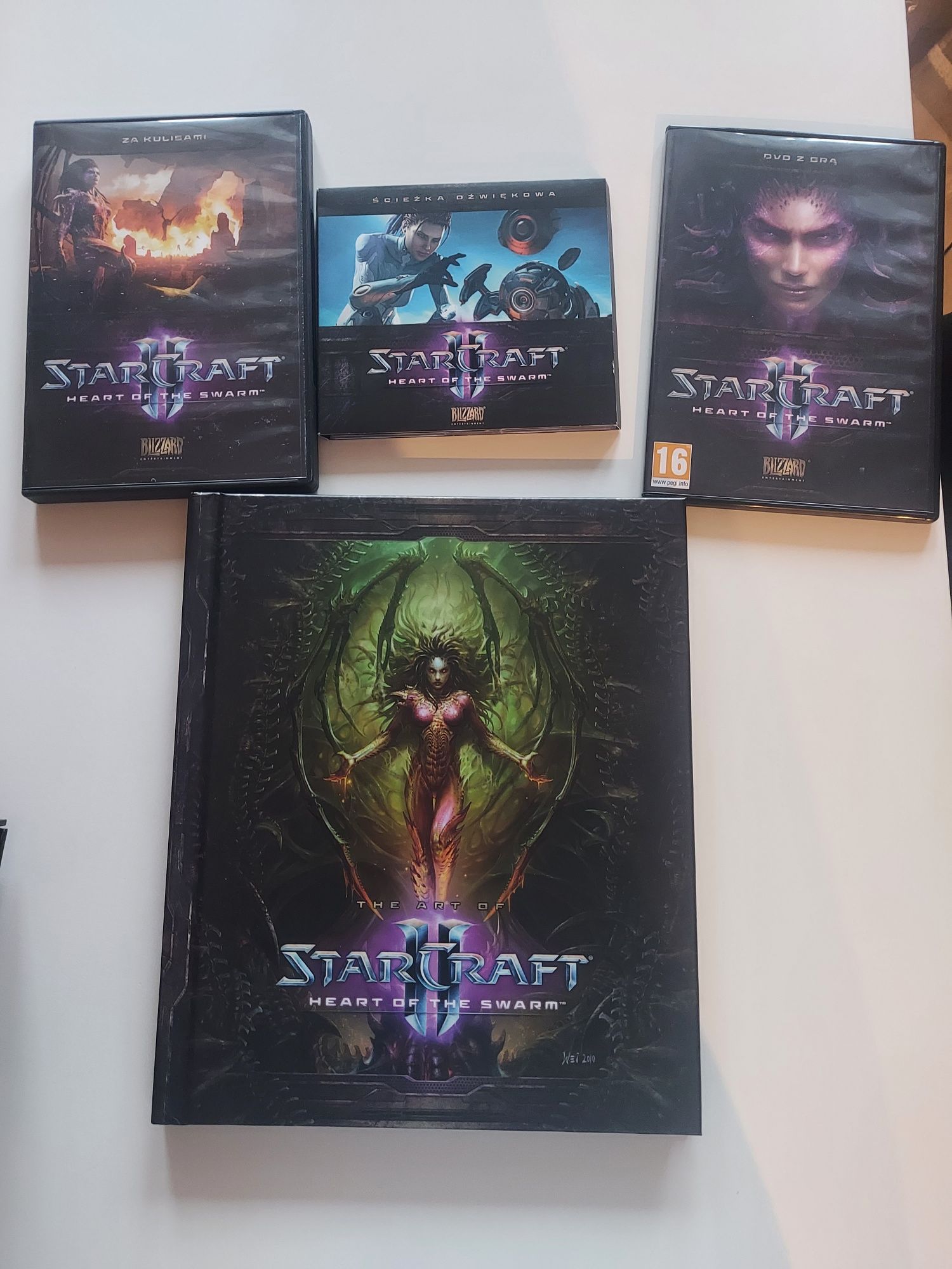 Edycja kolekcjonerska Starcraft 2 HotS Pudełko z zawartością