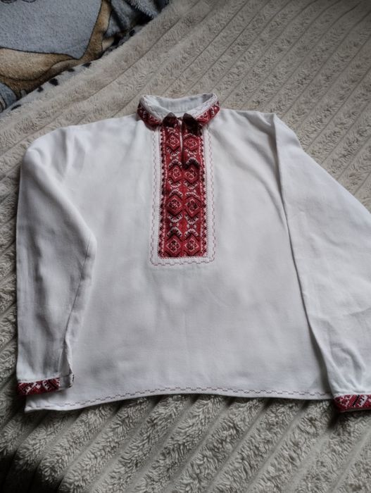 Продам Вишиванку на хлопчика до 9 років.
