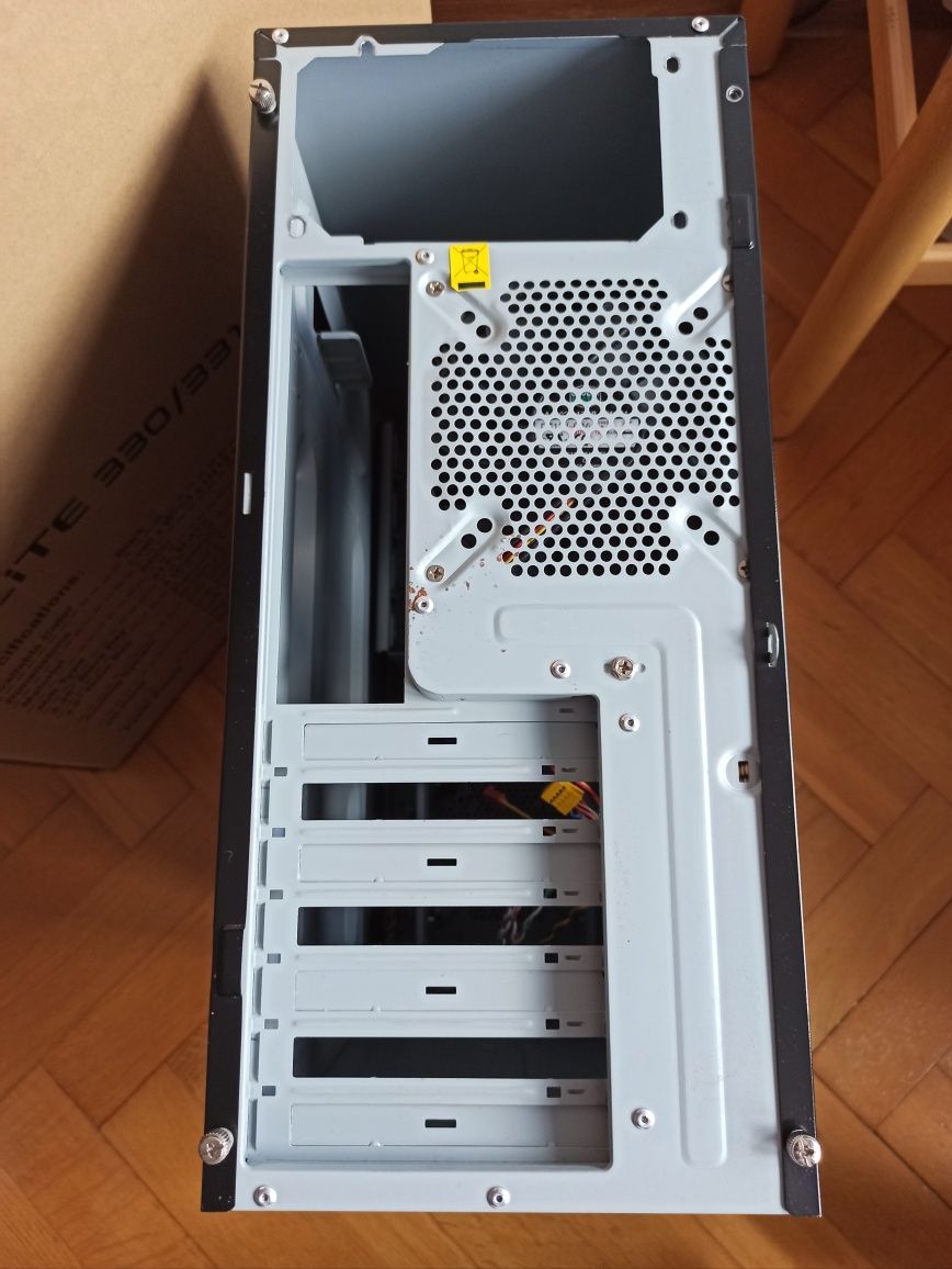 Cooler Master Elite 330 – Obudowa PC