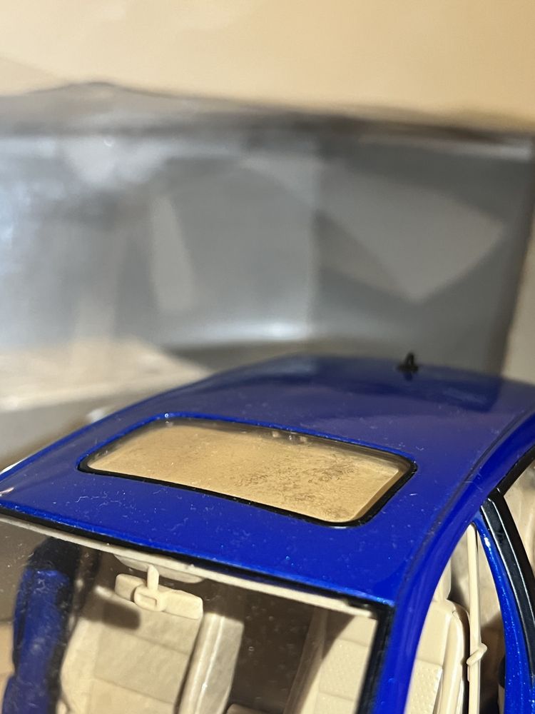 1:18 Volkswagen Golf V / Bburago niebieski.