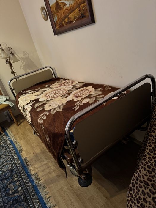 Продаю функціональне медичне ліжко для літніх людей