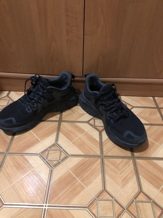 Кроссовки Nike Reakt  40 размер
