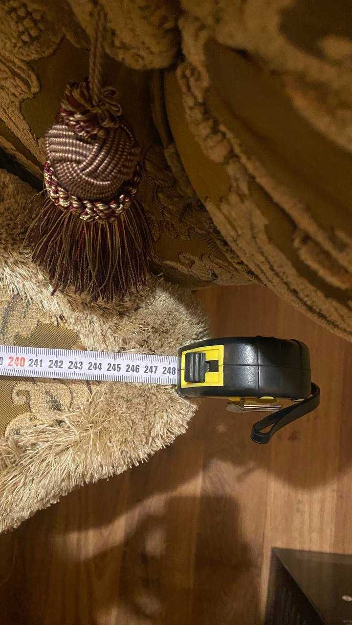 Розкішний диван у класичному стилі