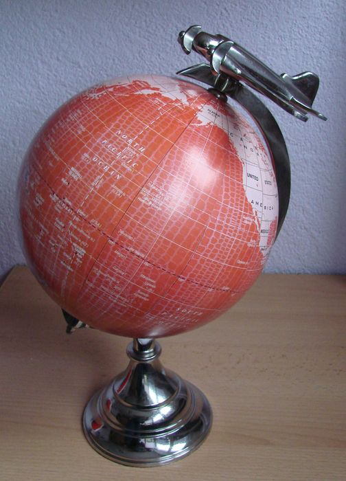 Globus z samolotem