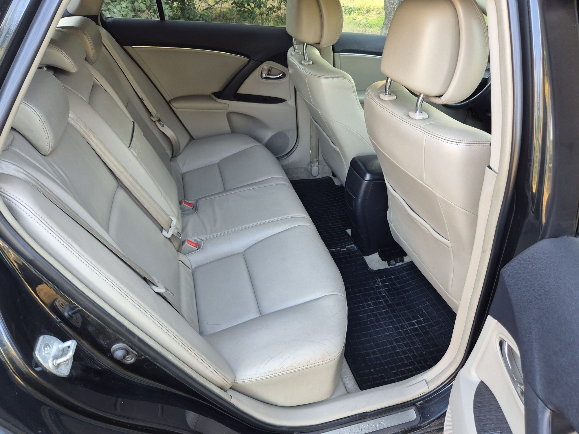 Toyota avensis,тойота авенсіс 2011 рік
