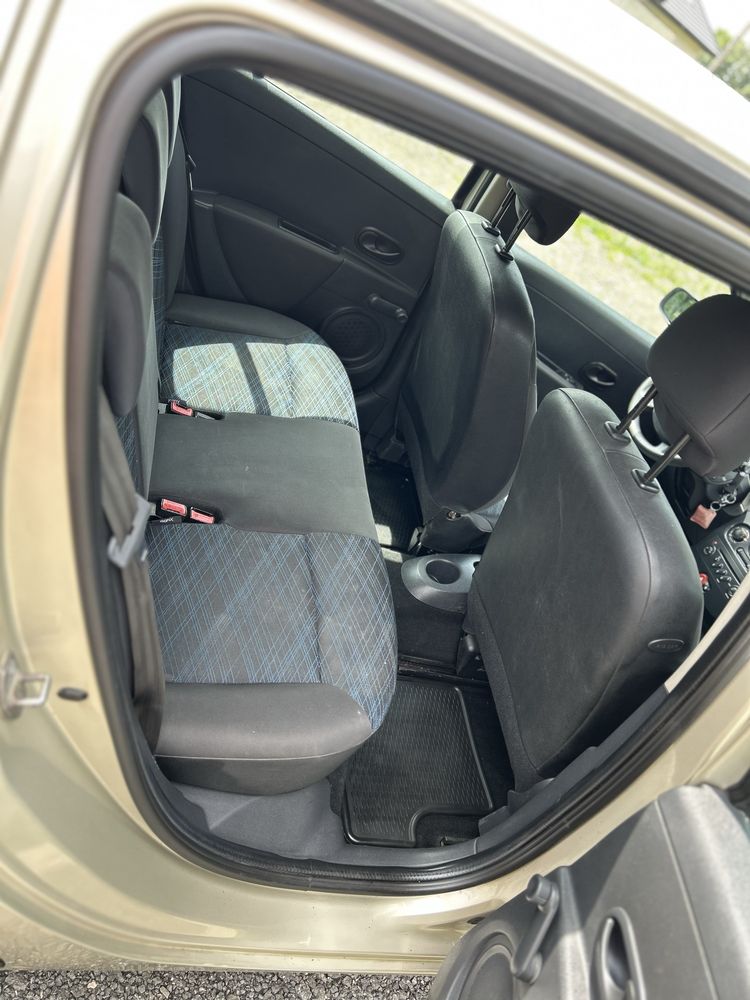 Clio 3 1.2 klima super stan!