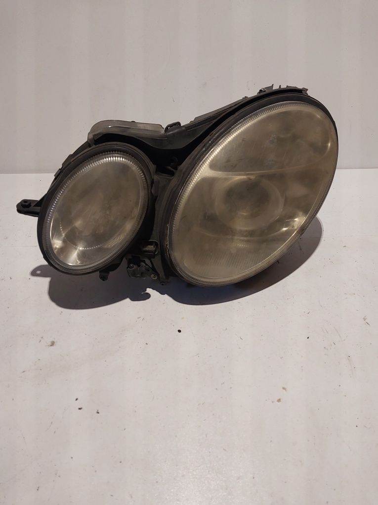 Mercedes E klasa w 211 lampa przednia przód reflektor ksenon xenon