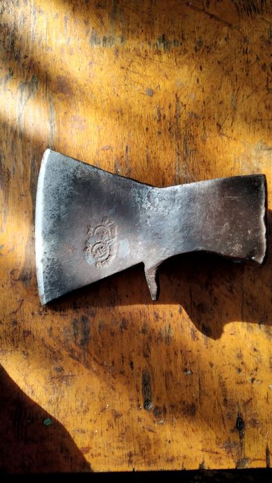 Топор старинный звенит
