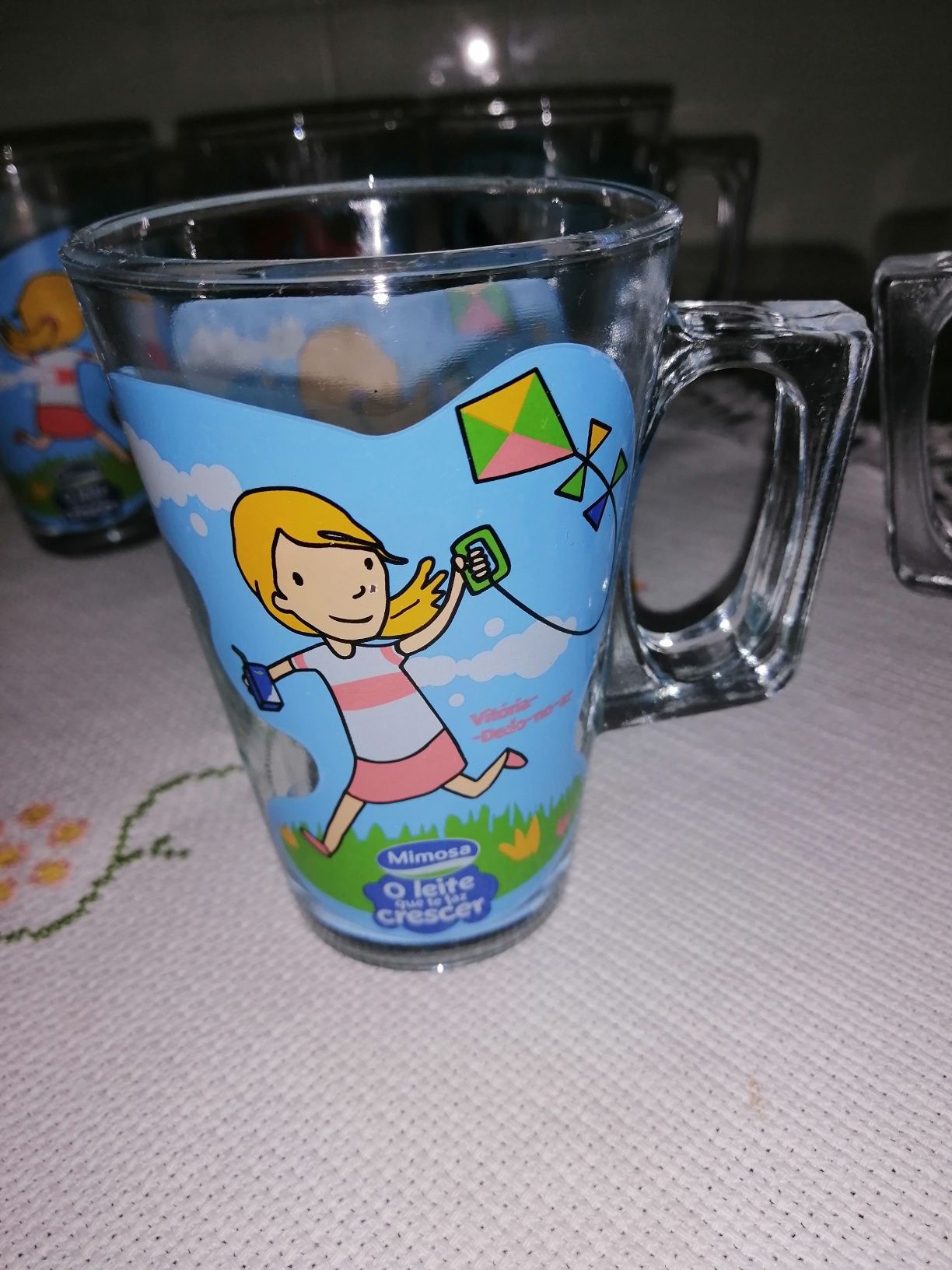 Conjunto de 6 canecas de vidro da marca mimosa.