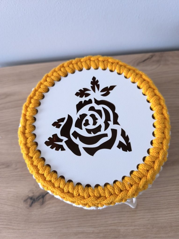 Koszyk ze sznurka ręcznie wykonany na szydełku handmade