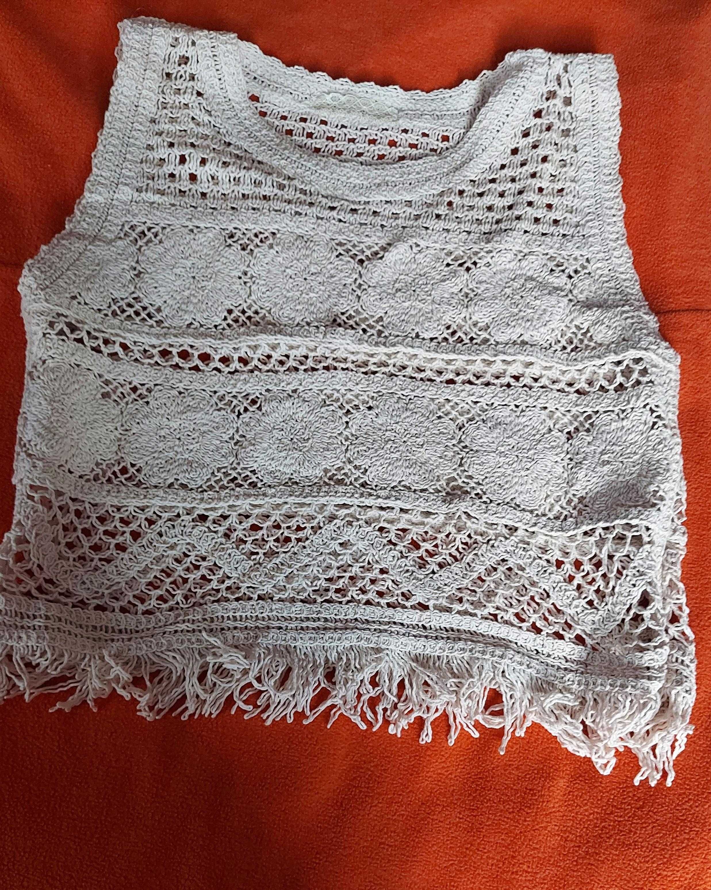 Beżowy top na lato ażurowy uniwersalny