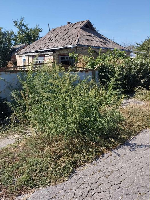 Продам земельну ділянку з будинком