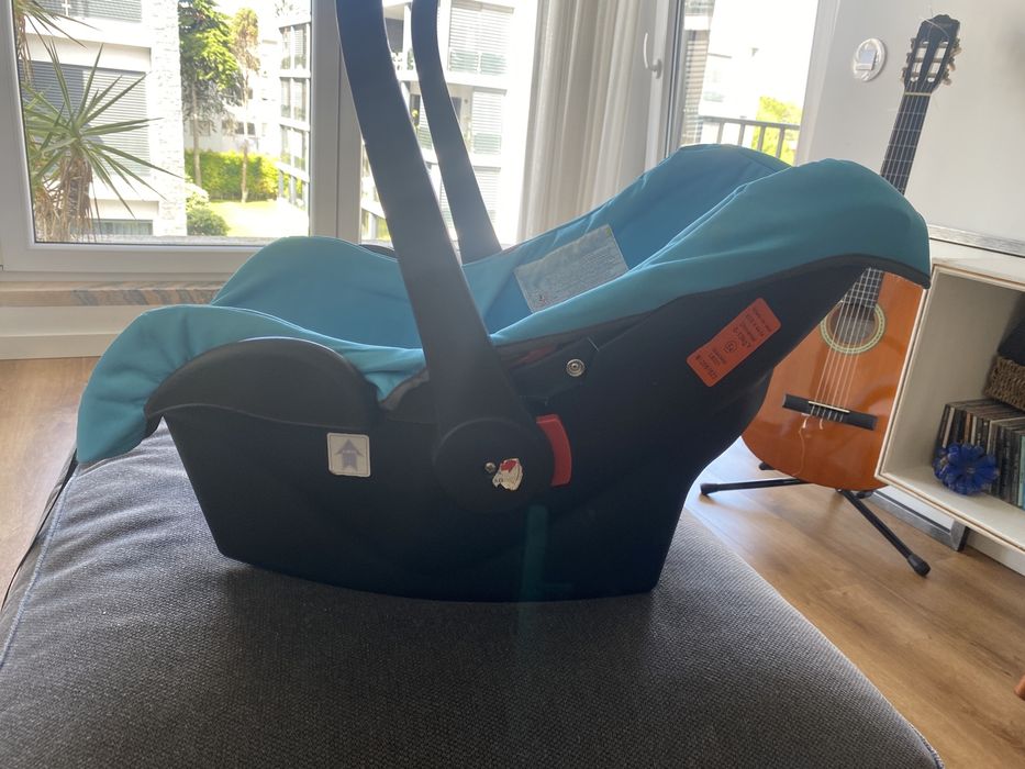 Cadeirinha auto bebé marca Zippy