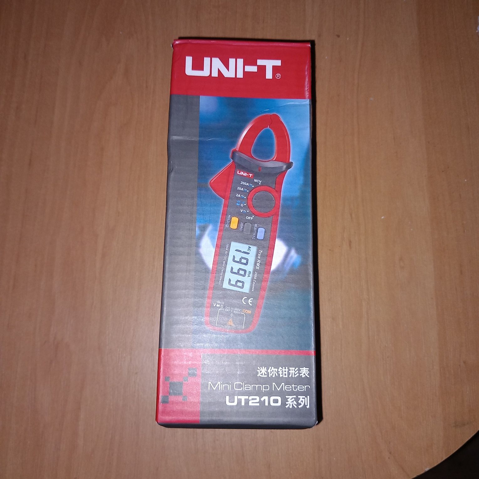 Токоизмерительные клещи UT210E