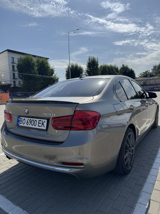 BMW F30 328i, торг присутній