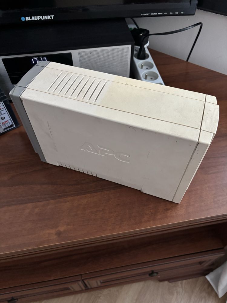 UPS APC Back-UPS CS 325 – sprawny, BEZ baterii, z kablem IEC