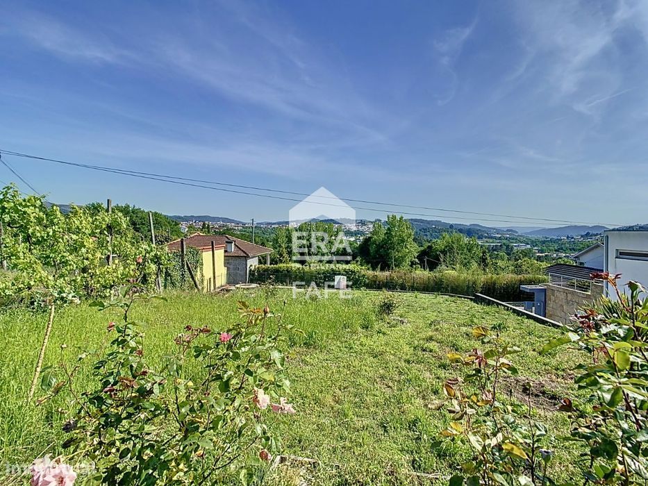 Terreno para construção com 564m2 em Fornelos, Fafe