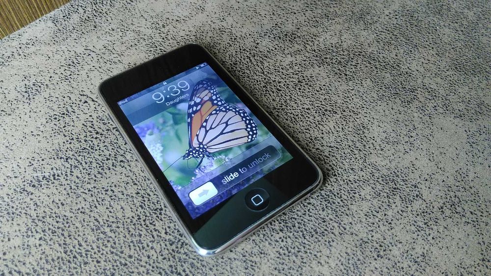 Ipod A1288 робочий незаблокований 8 ГБ з кабелем