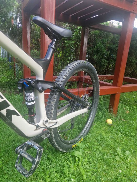 Trek Slash 9.7 rama m/l koła 29
