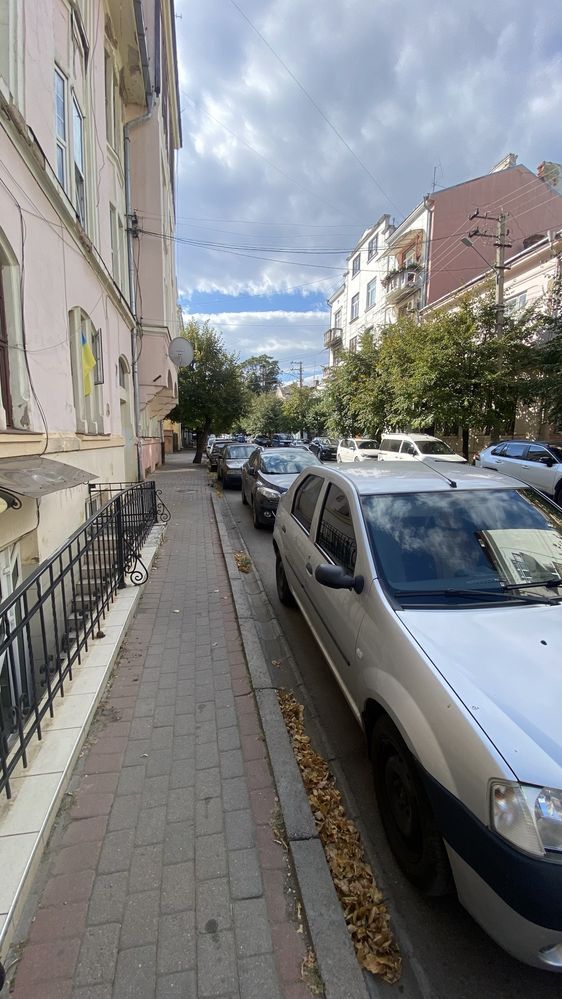 Продаж; приміщення; центр; фасад;