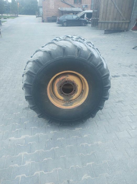 Opony 20x20 do kombajnu MF 487