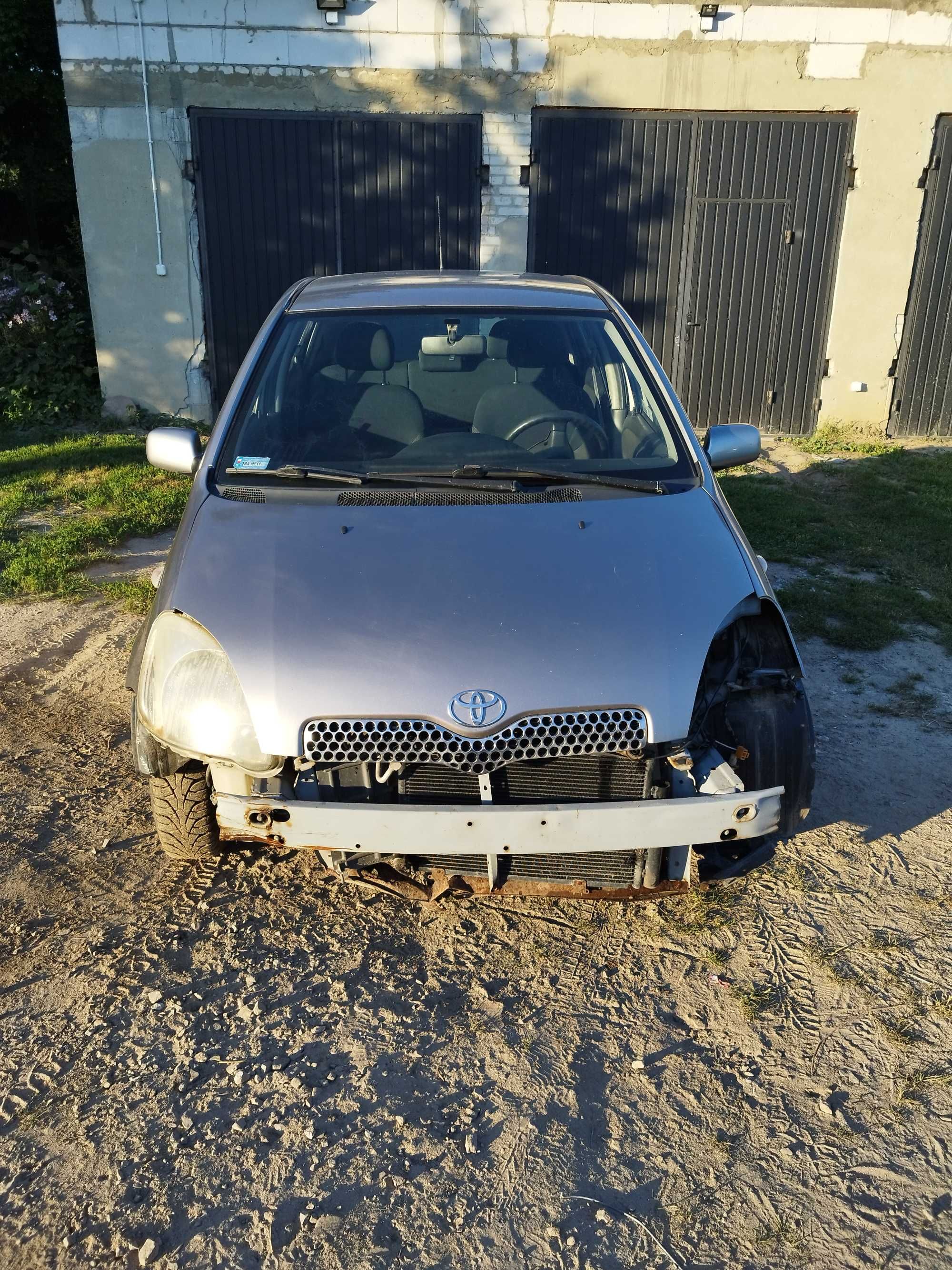 Toyota Yaris 2003, polift