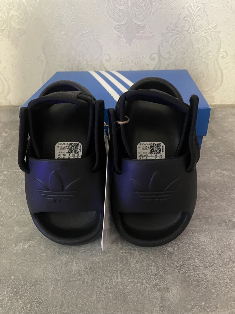 Дитячі босоніжки  Adidas