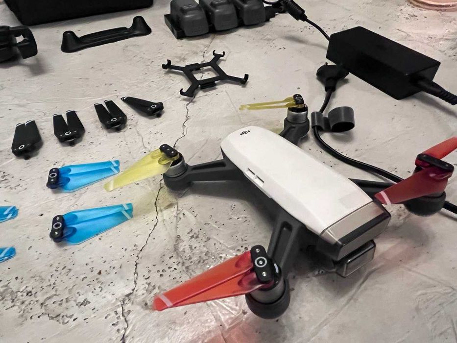 DJI Spark Fly More Combo – komplet, 3 baterie, torba, karta SD