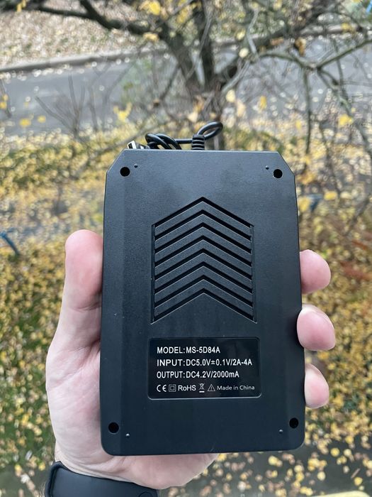 КРАЩА ЦІНА, Зарядний для акумуляторів 18650, 4 слота