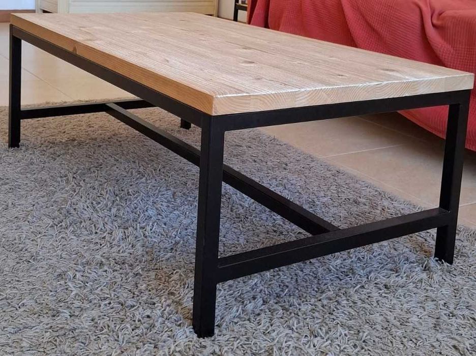 Mesa de centro industrial em madeira de abeto maciça e metal, 100 cm