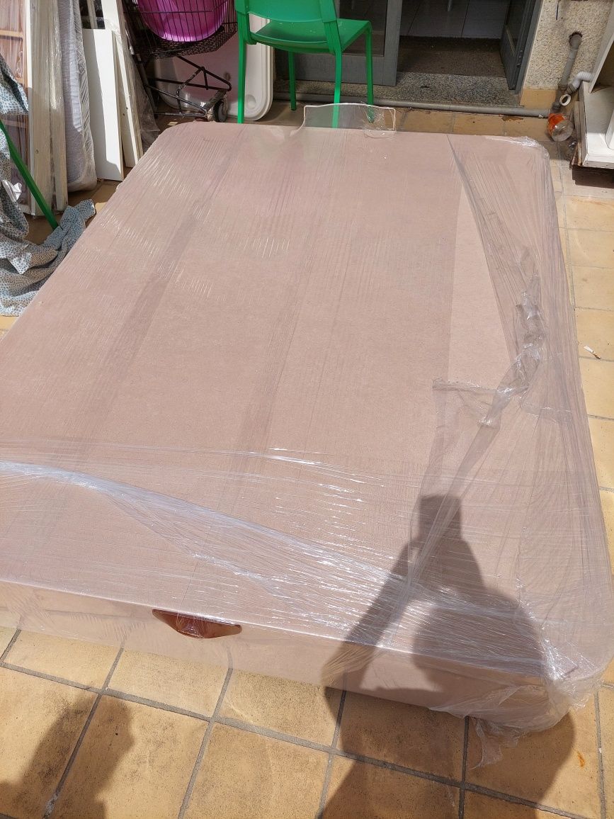 Cama sommier de casal em bom estado