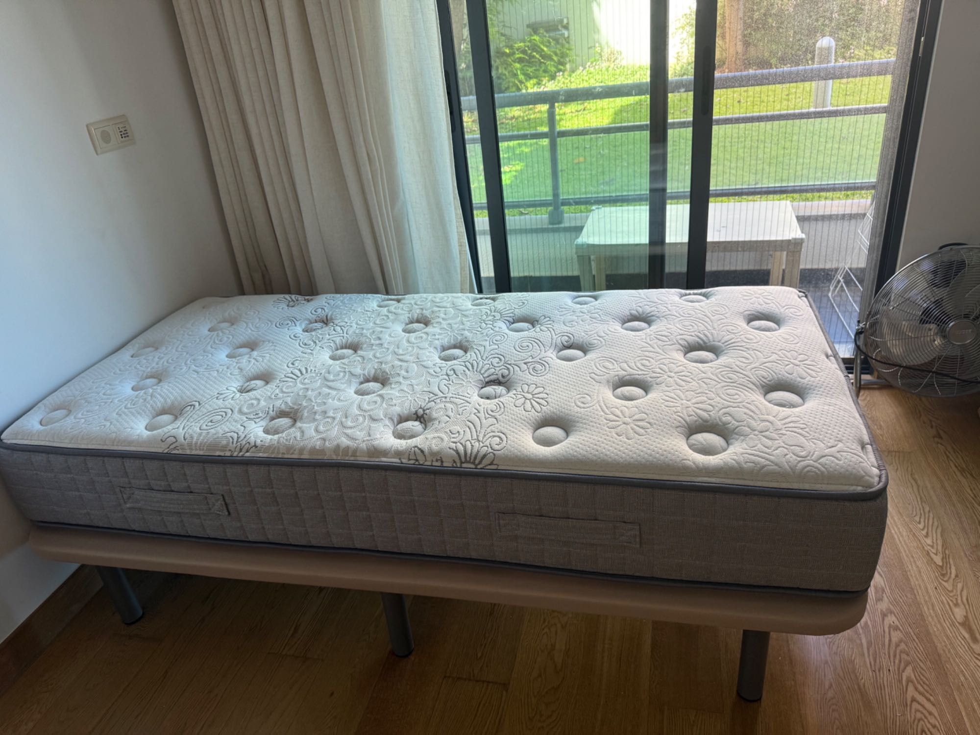 Cama solteiro quase sem uso