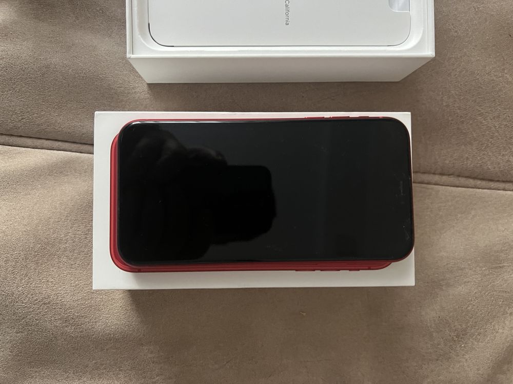 iPhone 11 red 128 гб