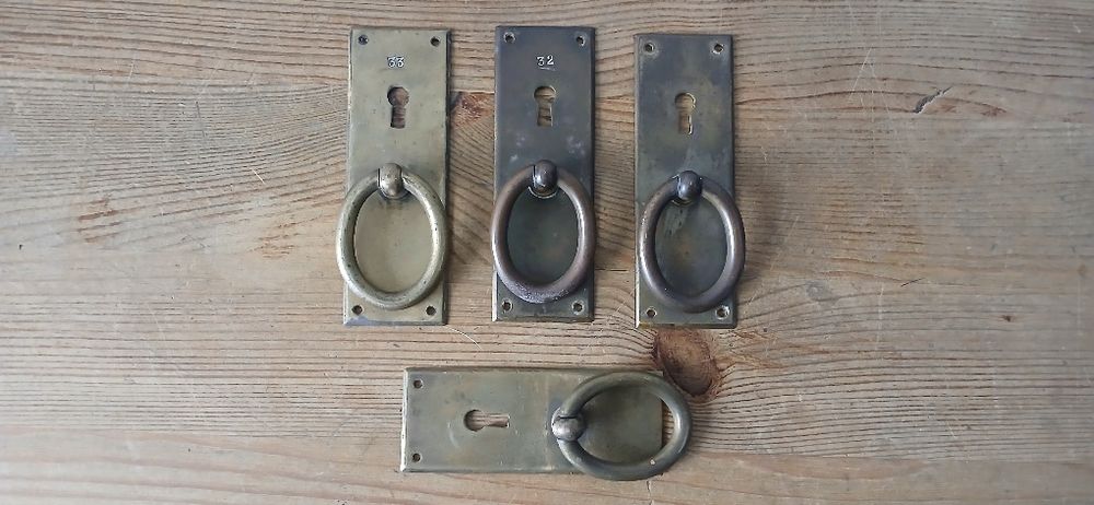 Stare uchwyty mosiężne do szafy, szuflady.