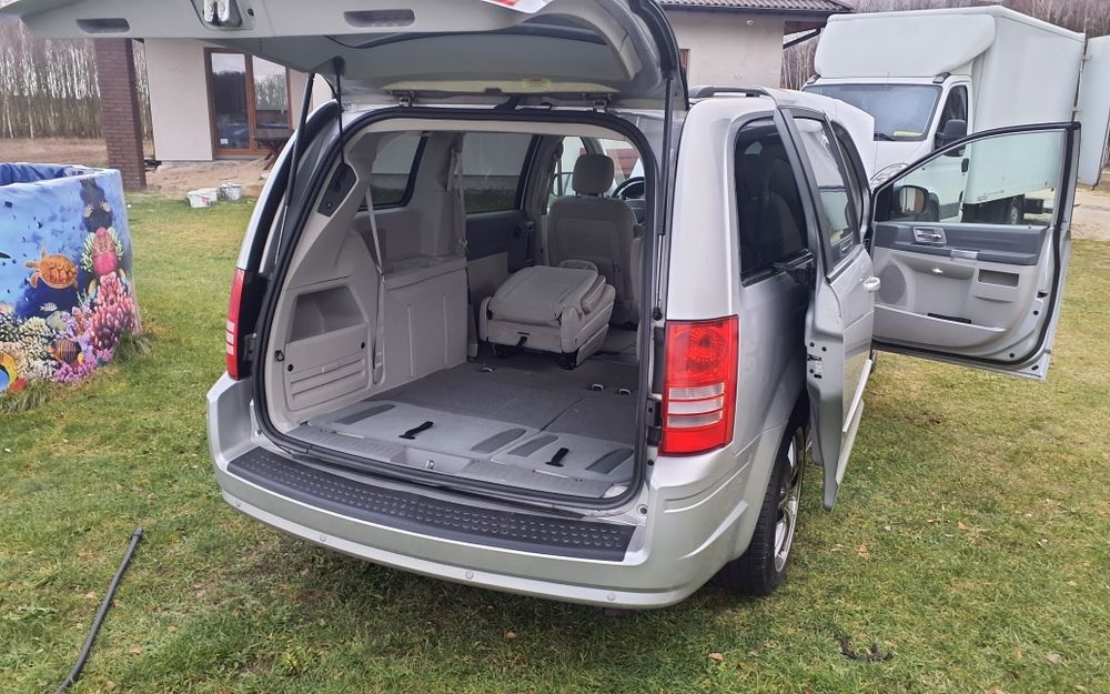Chrysler Grand Voyager 3,8V6 automat 125 tyś km 7 osobowy rodzinny Van