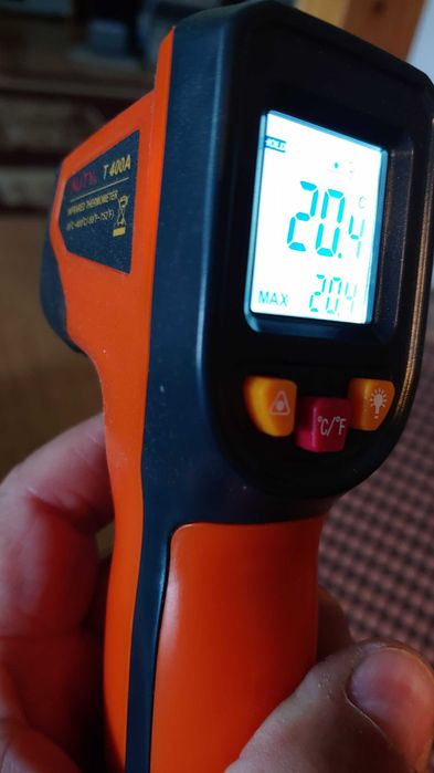 Termometr bezdotykowy z czujnikiem laserowym