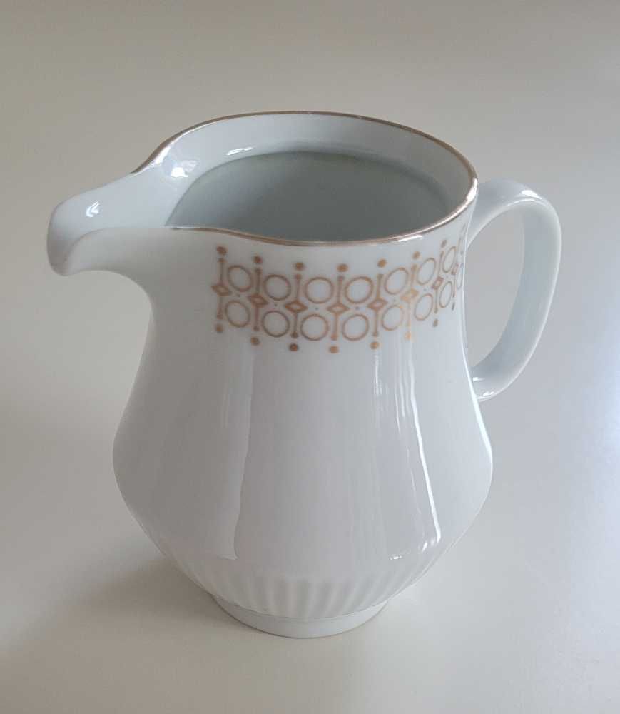 Colditz biały porcelanowy mlecznik ze złoceniami