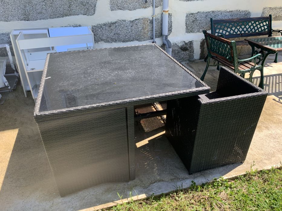 Mesa jardim em rattan e alumínio com tampo de vidro
