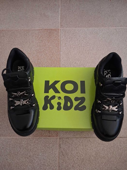 Sapato ténis em preto novos