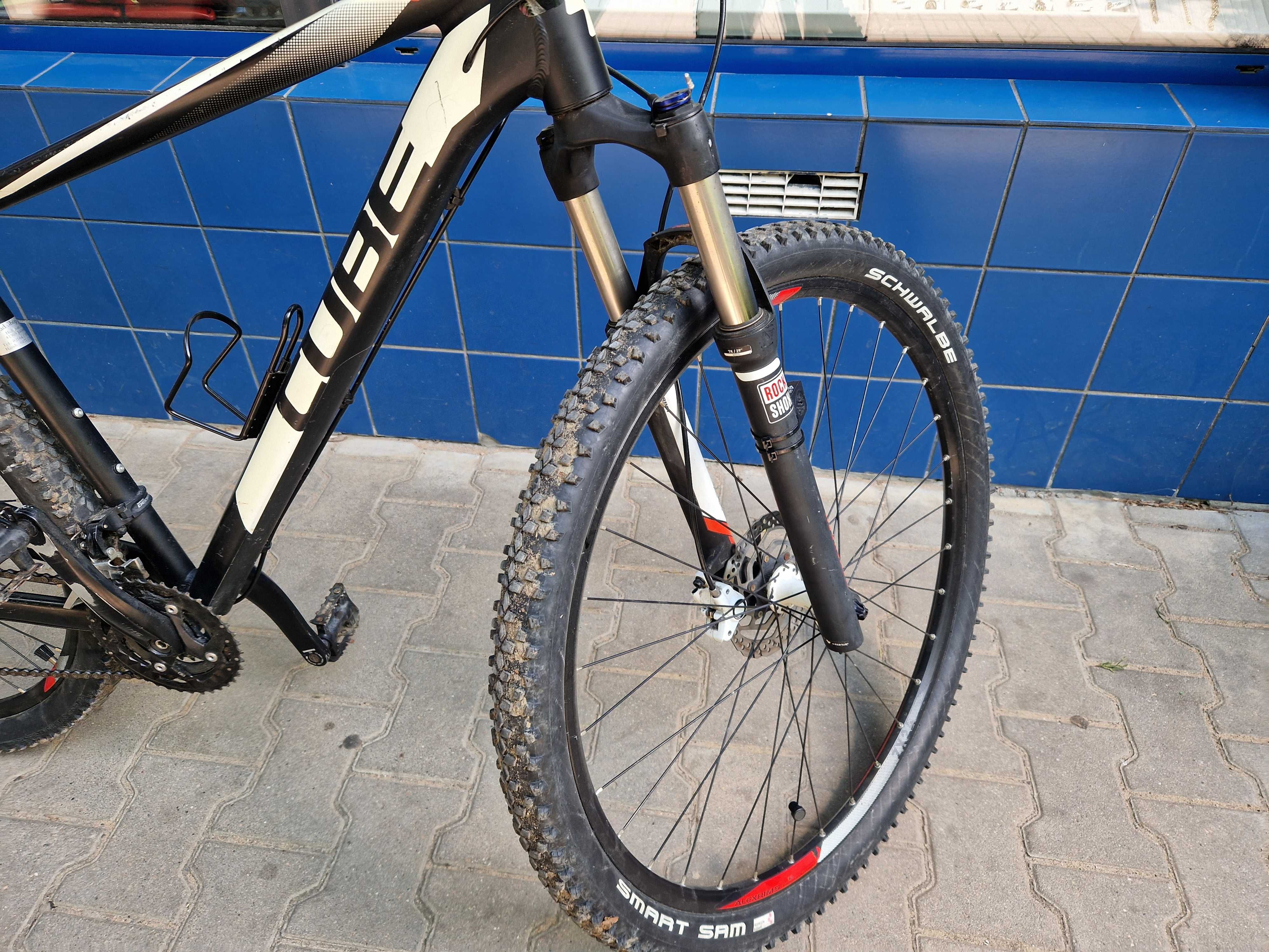 Rower MTB Cube attention