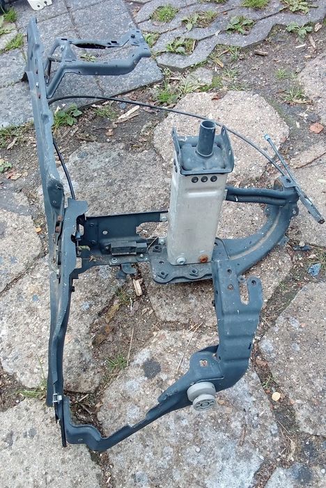 Mercedes W211 pas przedni okular prawy czujnik uderzenia