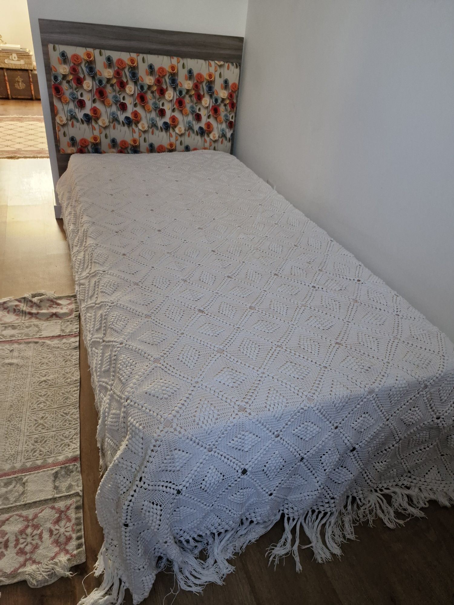 Vendo cama single, em bom estado